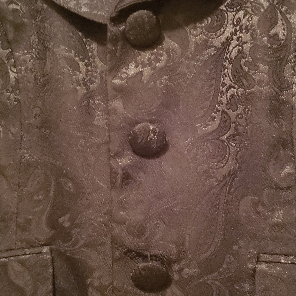 Suit - Picture 3 of 5